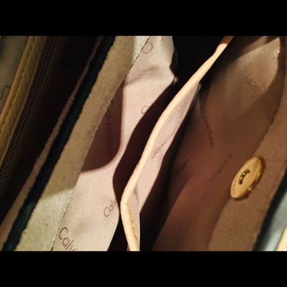 ⭐️⭐️2X. HOST PICK⭐️⭐️ NWT 💯% Authentic Calvin Klein Leather Crossbody - Picture 16 of 16